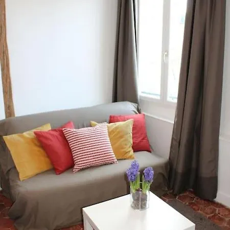 Agreable Studio A 1 Min Du Chateau De Versalles Exterior foto